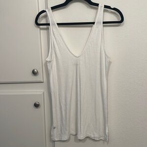 white manduka tank